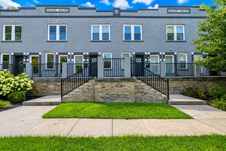 Building Photo - 2823 Ashland Ave
