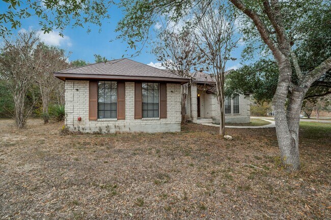 Foto del edificio - SPACIOUS 4-BEDROOM HOME ON 2 ACRES