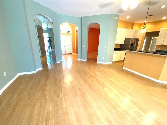 Building Photo - 1829 S Ridge Dr