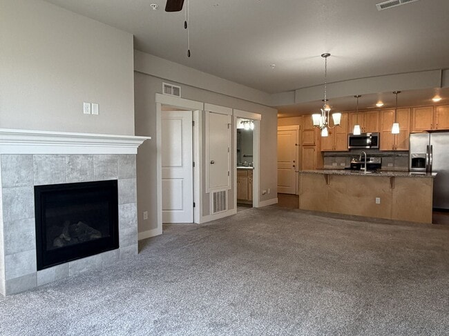 Building Photo - 4642 Hahns Peak Dr