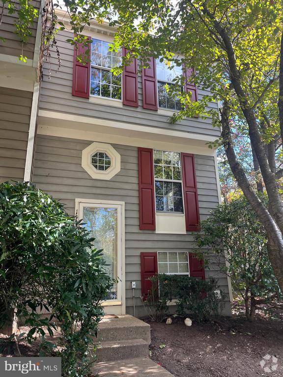 Building Photo - 1545 Woodcrest Dr