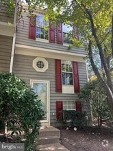 Building Photo - 1545 Woodcrest Dr