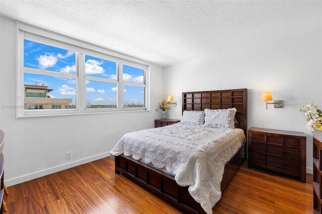 Foto del edificio - 9511 Collins Ave