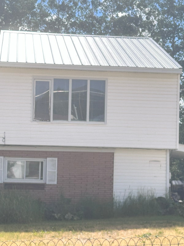 Primary Photo - 426 E 9th St