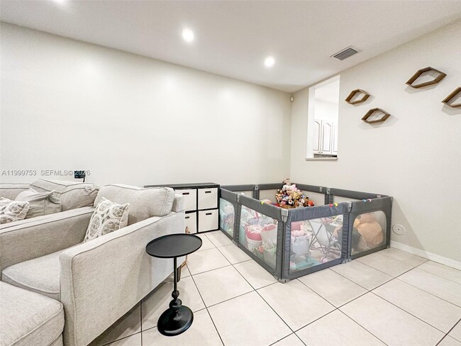 Foto del edificio - 130 Riverwalk Cir