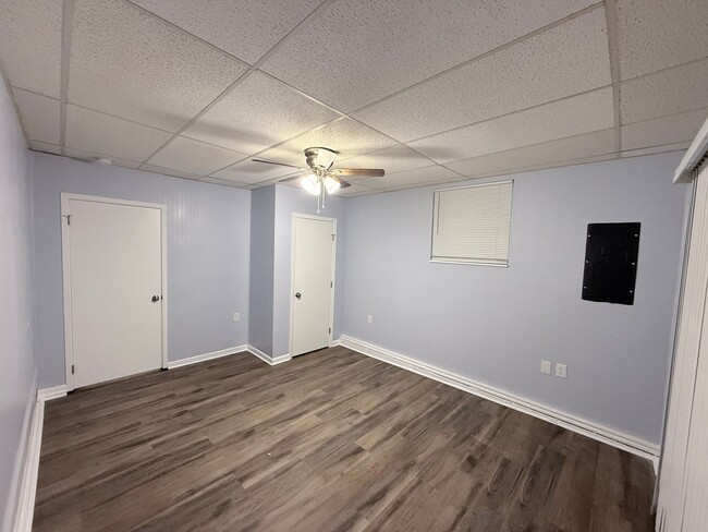 Building Photo - Completely updated 3br+bonus/1.5ba home in convenient location