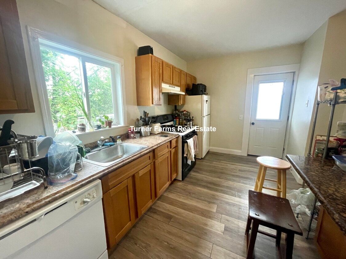 Primary Photo - 123 Winthrop St
