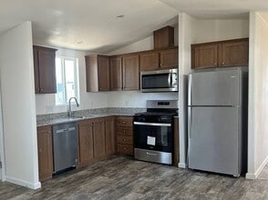 Building Photo - 1470 Elizabeth St