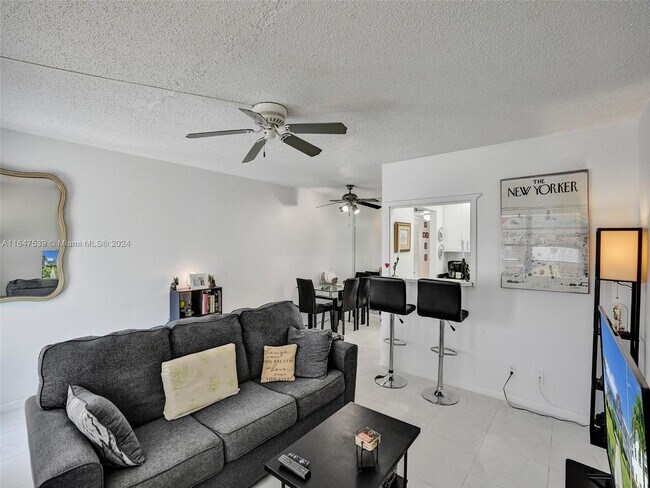Building Photo - 263 Oakridge N