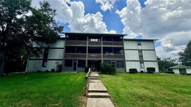 Building Photo - 6519 W Newberry Rd