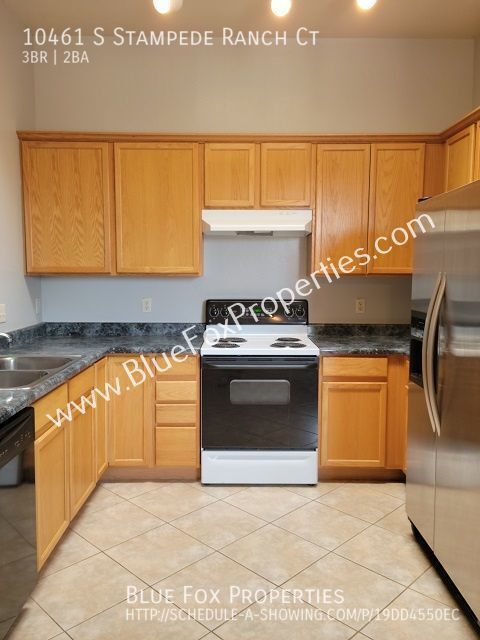 Building Photo - 3 Bedroom, 2 bathroom home In Rancho Del L...