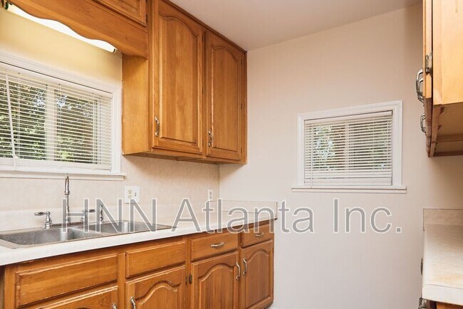 Foto del edificio - 2838 Mitchell Pl