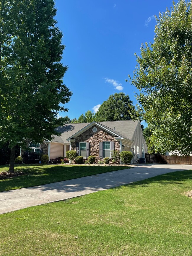 Building Photo - 11624 Dunham Dr