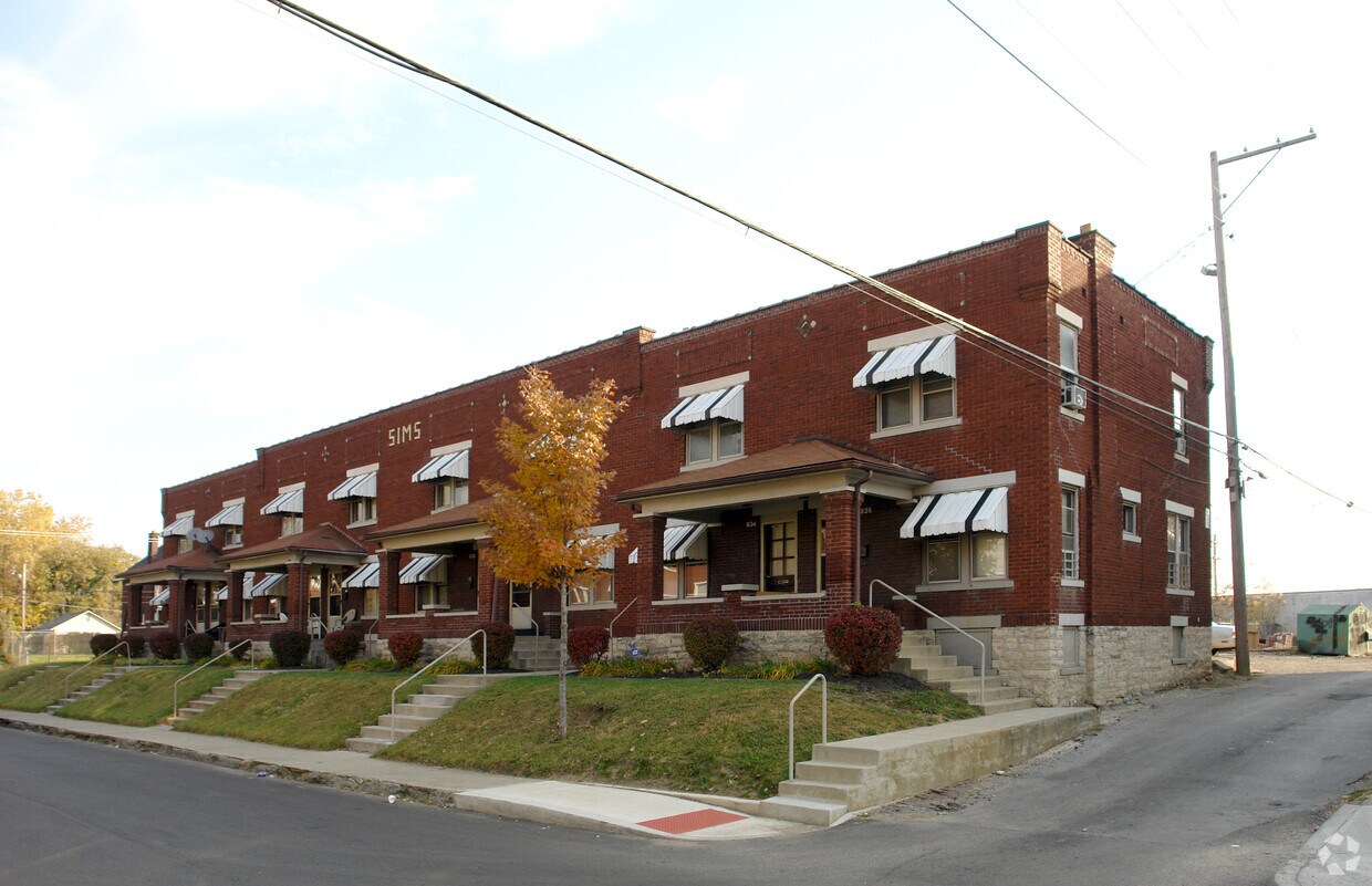 Primary Photo - 822-836 Studer Ave