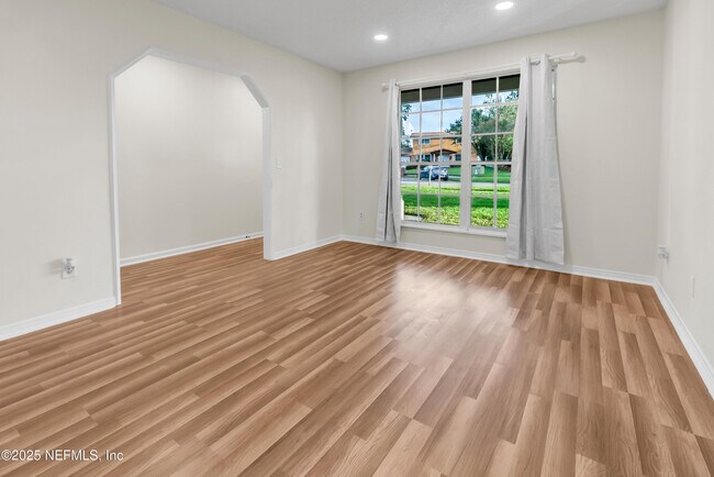 Building Photo - 8717 Pinon Dr