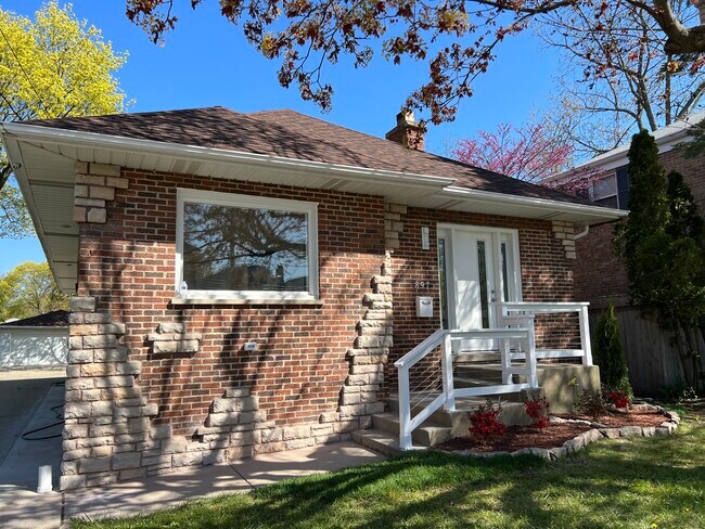 Foto del edificio - 897 Deerfield Rd