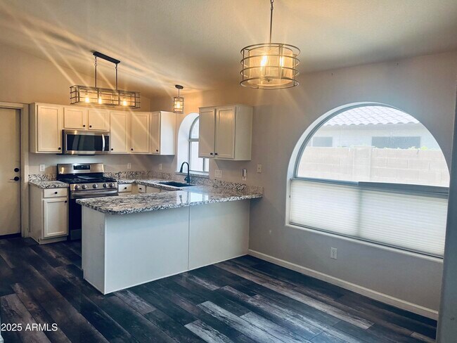 Foto del edificio - 10246 W Jessie Ln