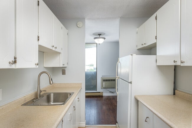 Building Photo - INCLUSIVE TWO BEDROOM APARTMENT STEPS FROM WHITEOAKS MALL