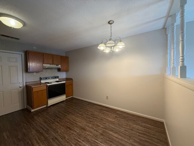 Building Photo - 605 Adelle St SW