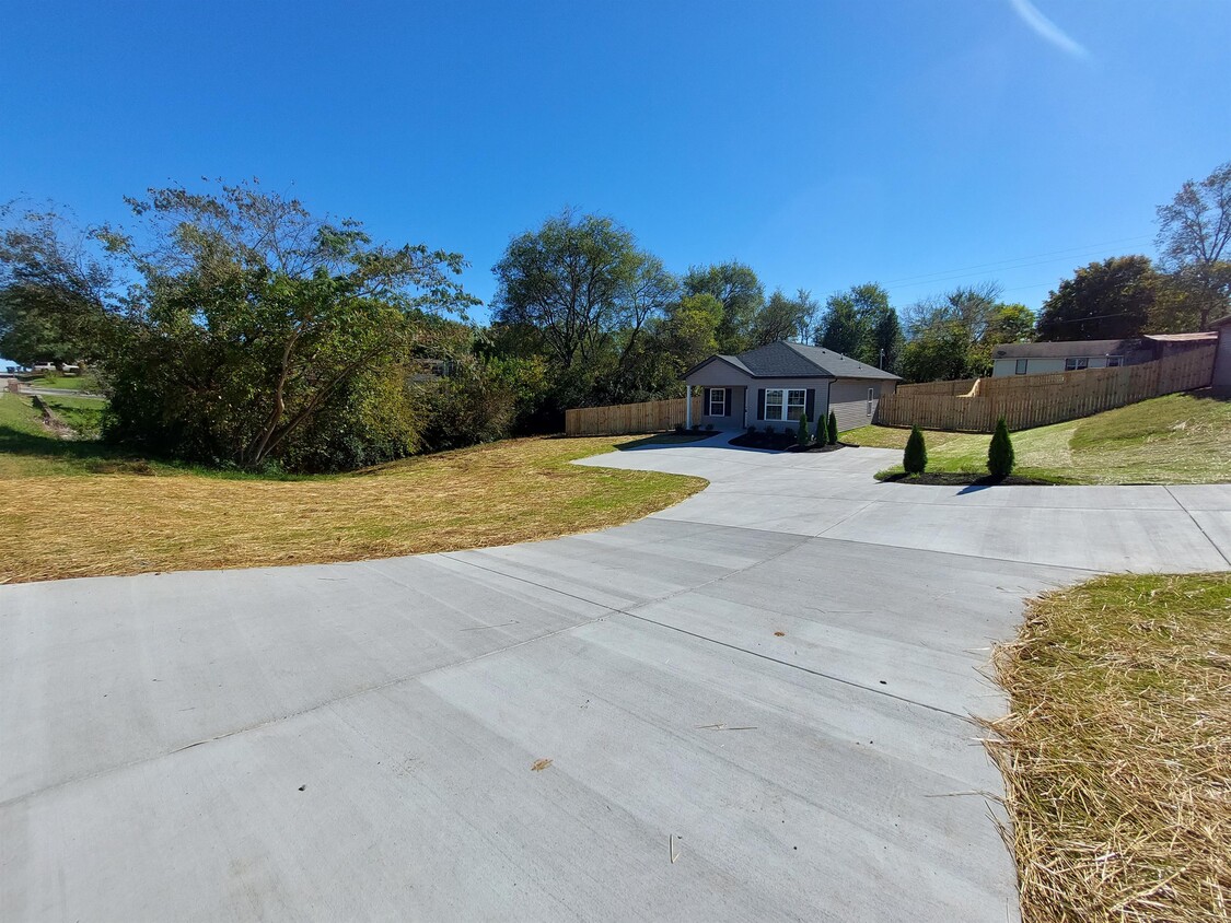 Primary Photo - 215 N James Campbell Blvd