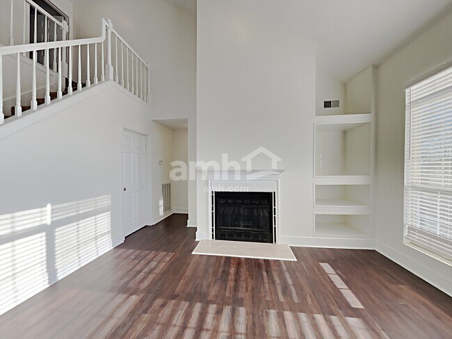 Foto del edificio - 3112 Creekview Ln