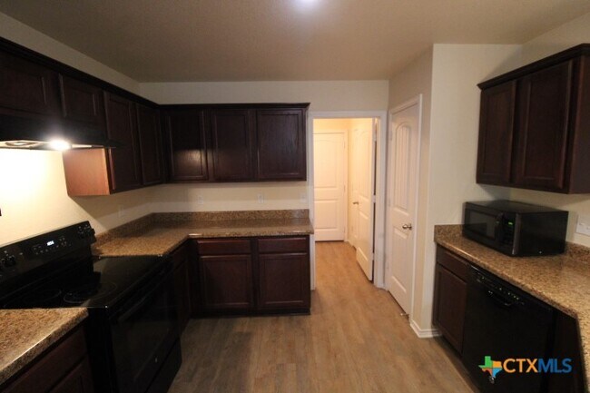Building Photo - 5301 Eagles Nest Dr