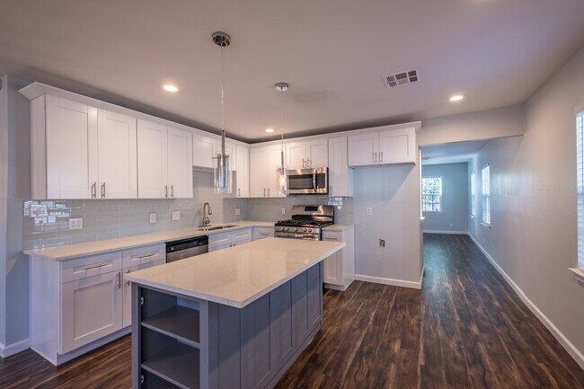 Foto del edificio - Completely Updated & Remodeled 3 Bedroom, ...