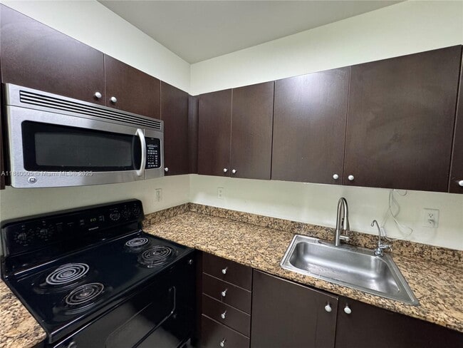 Foto del edificio - 529 NE 62nd St