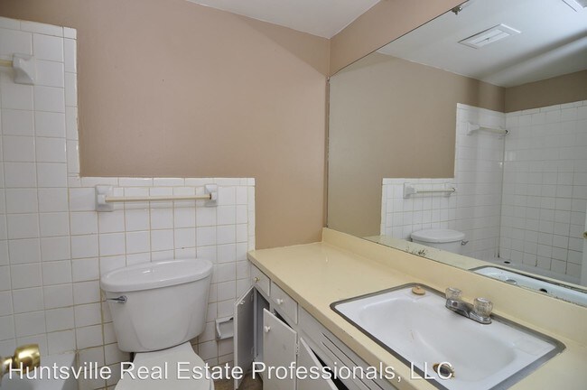 Building Photo - 4411 Dyshell Dr SW