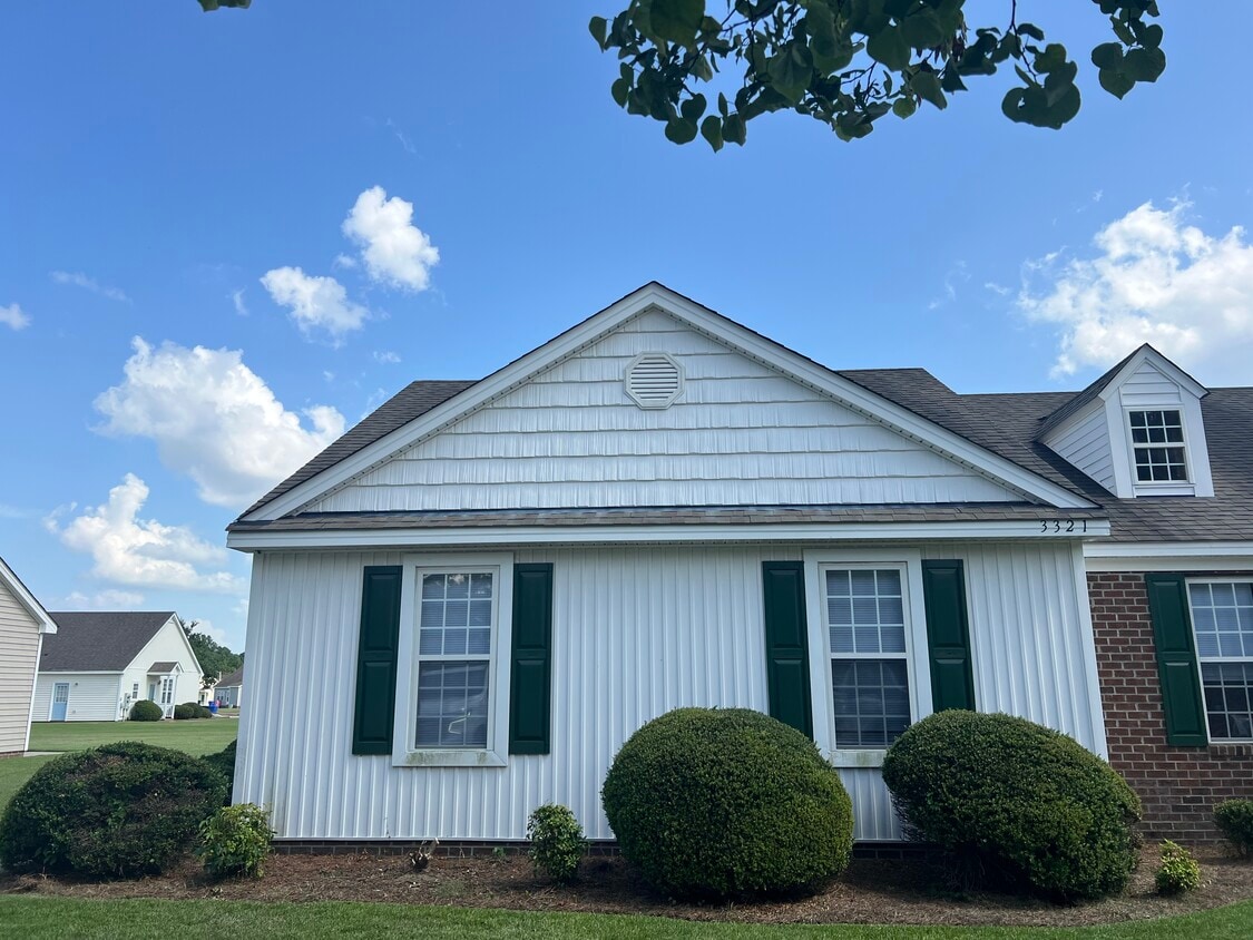 Primary Photo - 3321 Whitlock Dr N