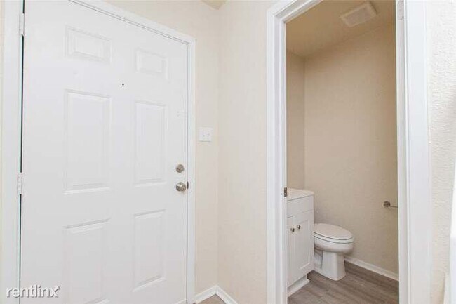 Foto del edificio - 2 br, 1.5 bath Duplex - 2414 Patrick Henry...