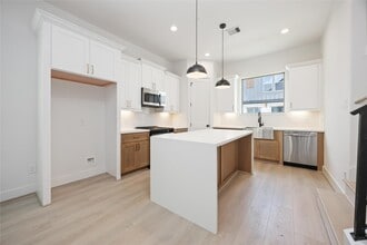 Building Photo - 1931 Johanna Dr