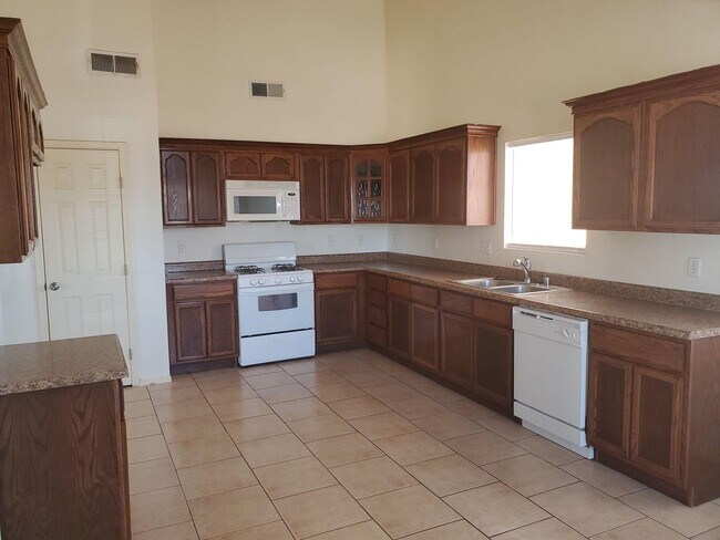 Building Photo - 456 Passmore Rd