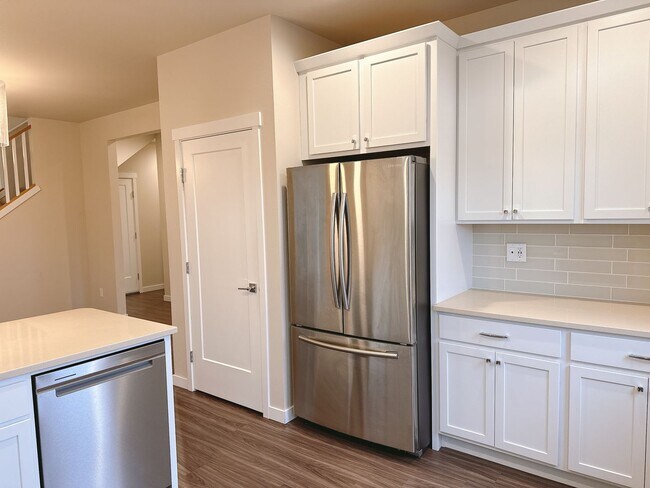 Foto del edificio - 4 mo lease takeover on a 3bdrm/2.5 bath co...