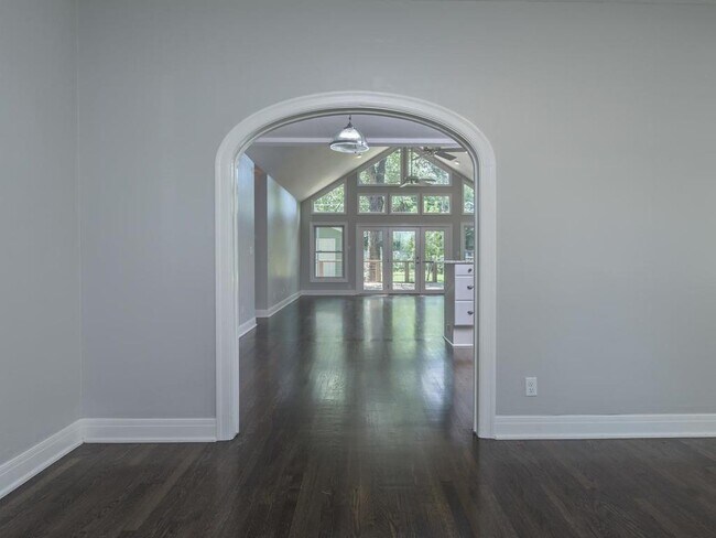 Building Photo - 1813 W 37th St