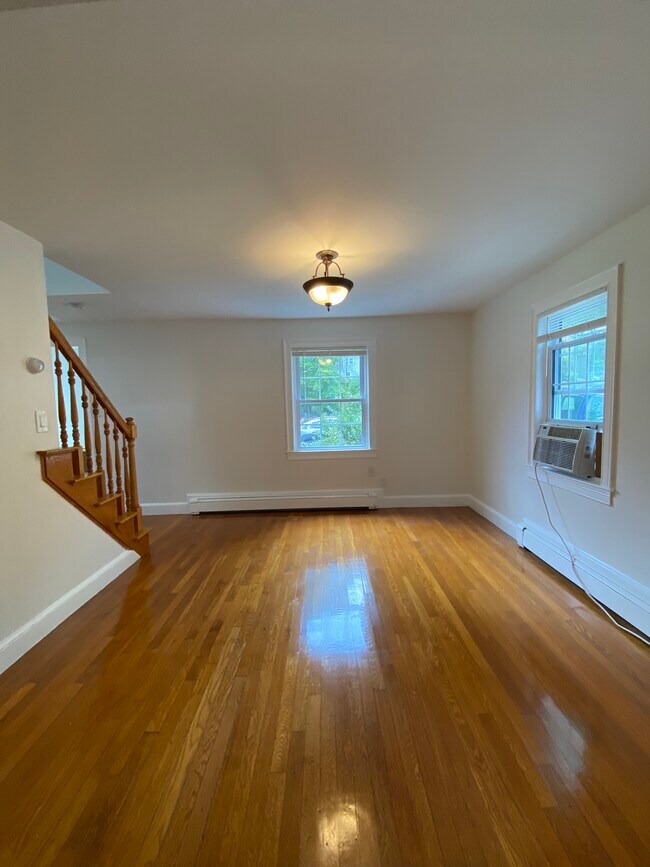 Foto del edificio - 71 Burgess Ave