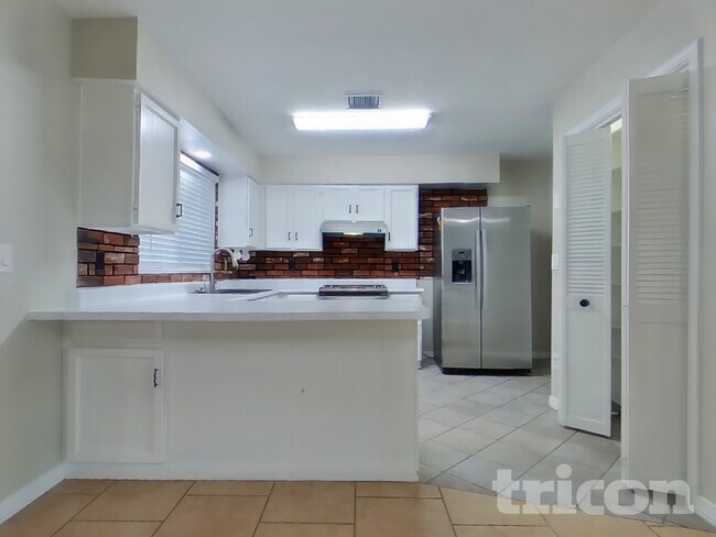 Foto del edificio - 2108 W Hermosa Dr