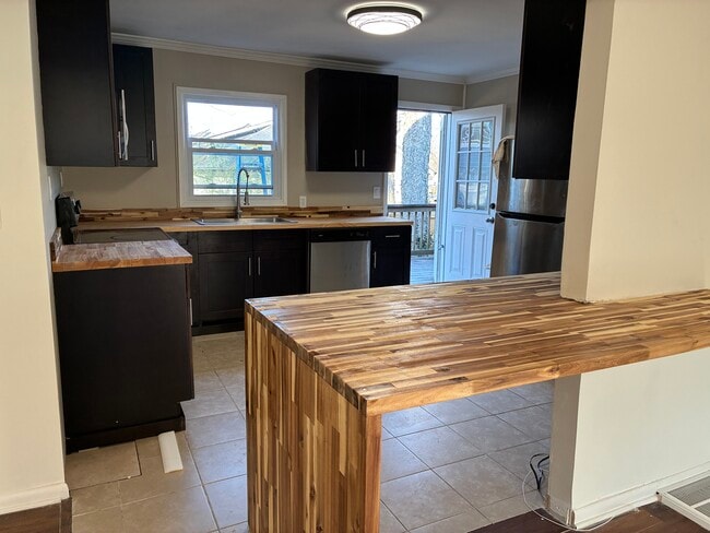 Building Photo - 3805 Burrus St