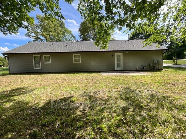 Foto del edificio - 2553 Old Mill Rd