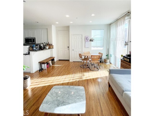 Foto del edificio - 10533 Maple Ln