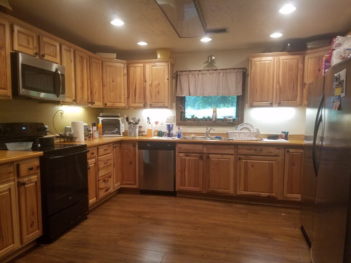 114 Hillendale St, Livingston, TX 77351 House for Rent in Livingston