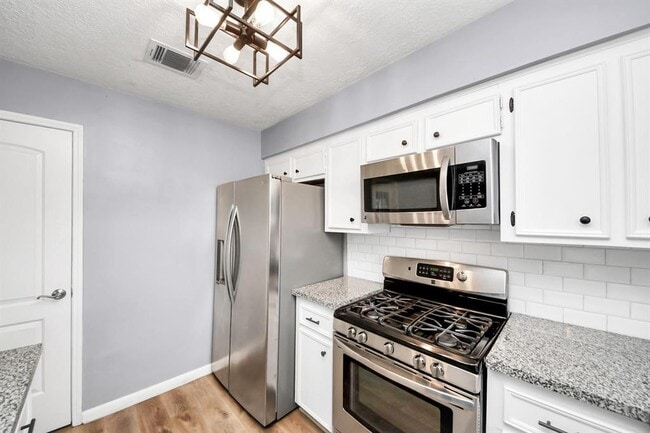Building Photo - 1611 Wildgrove Dr