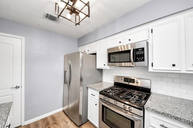 Foto del edificio - 1611 Wildgrove Dr