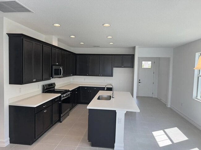 Building Photo - 2336 Kamin Dr