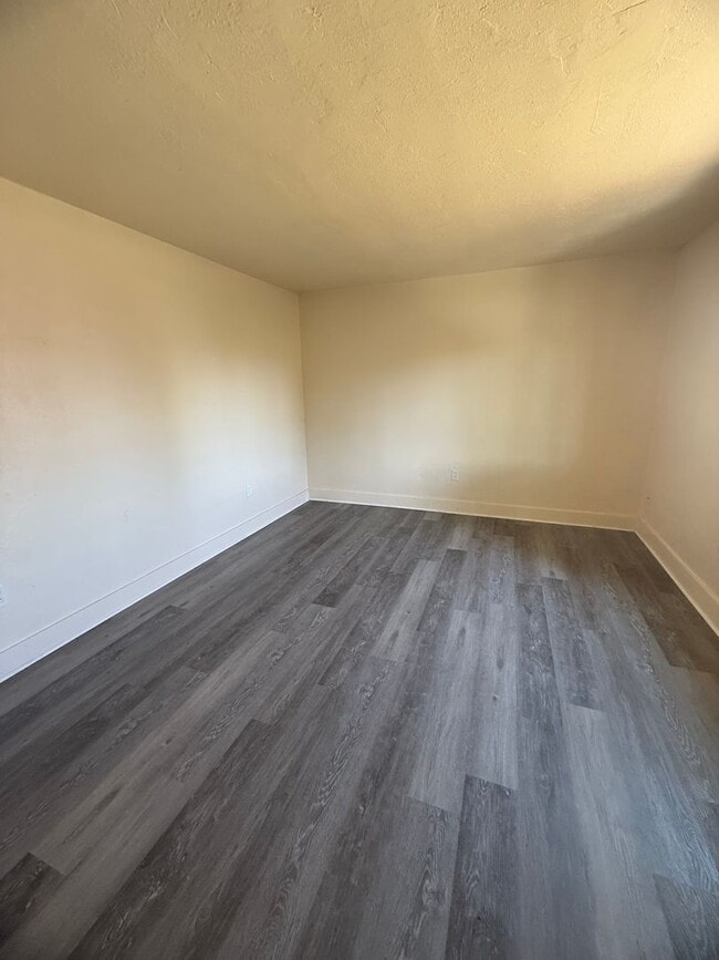 Building Photo - 2 bedroom 1 bath House