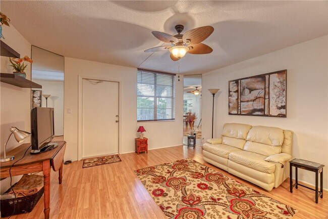 Building Photo - 2400 NE 10th St