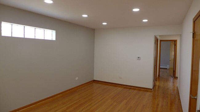 Building Photo - 7430 W Diversey Ave
