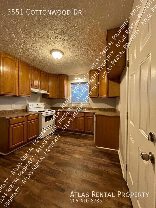 Building Photo - 3551 Cottonwood Dr