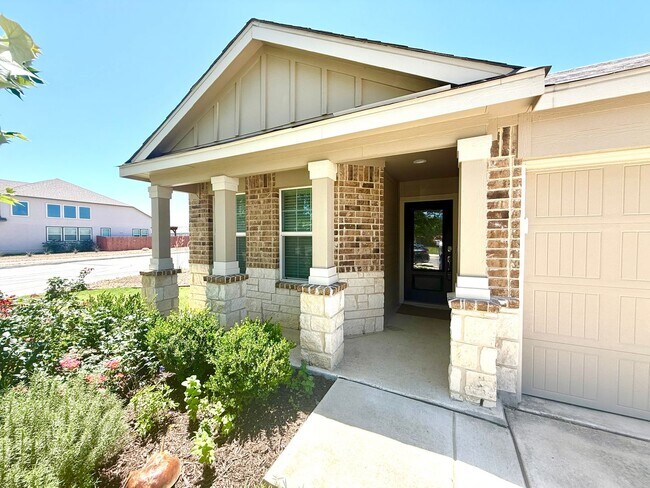 Foto del edificio - **APPLICATION RECEIVED** FIRST TIME RENTAL...