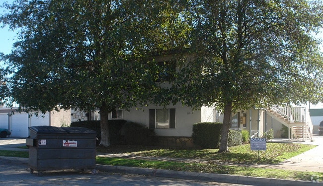 Building Photo - 546 Hurst St